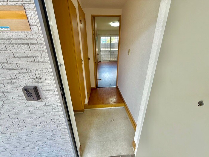 物件内観写真5　(玄関)