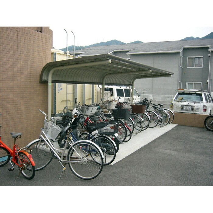 物件外観写真4　(駐輪場)