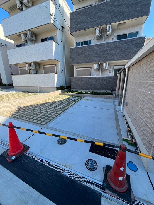 物件外観写真3　(駐車場)