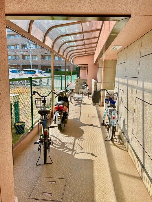 物件外観写真4　(駐輪場)