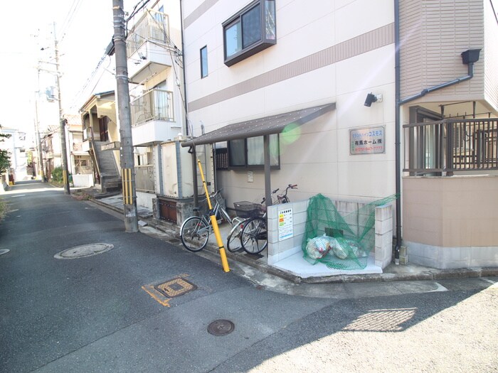 物件外観写真5　(駐輪場)