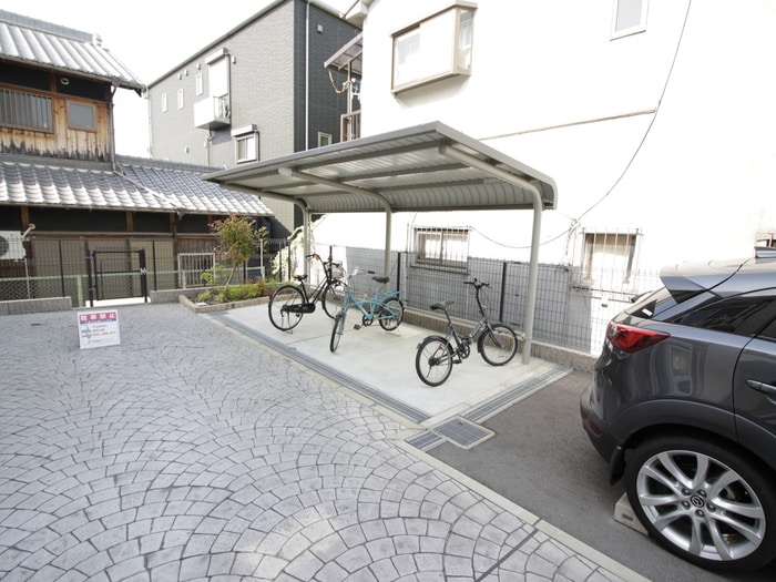 物件外観写真4　(駐輪場)