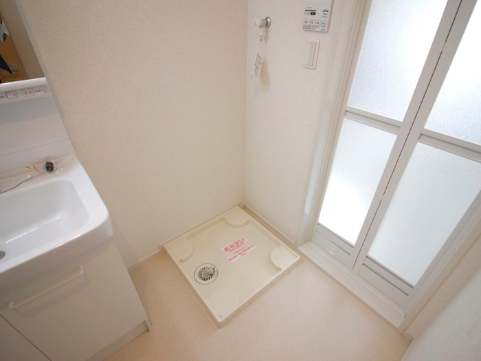 物件内観写真15　(洗濯機置場)