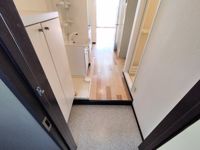 物件内観写真14　(玄関)