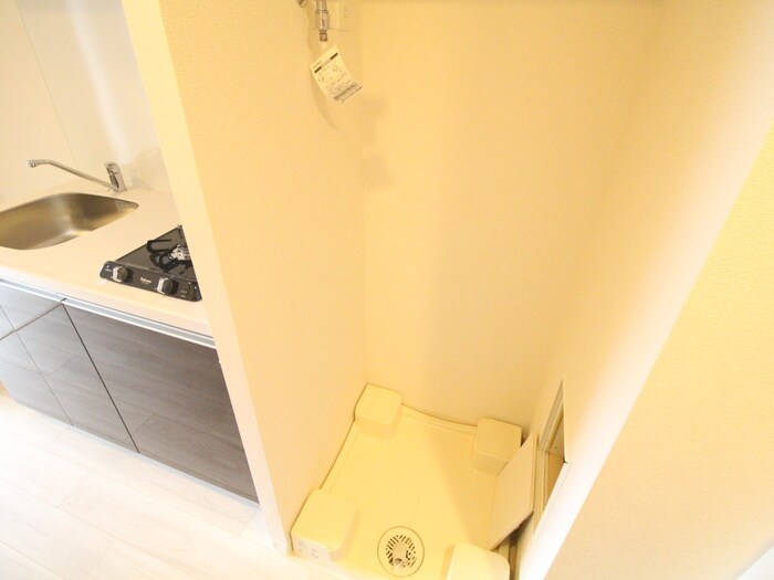 物件内観写真10　(洗濯機置場)