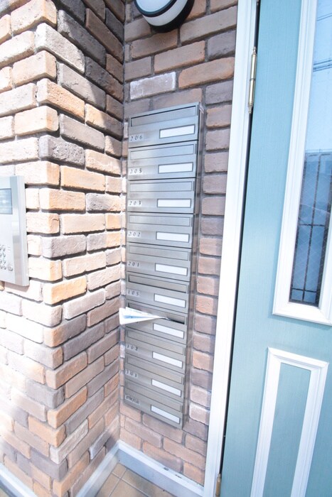 物件外観写真4　(エントランス部分)