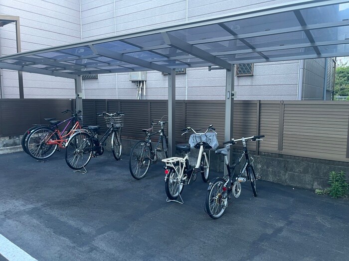 物件外観写真6　(駐輪場)