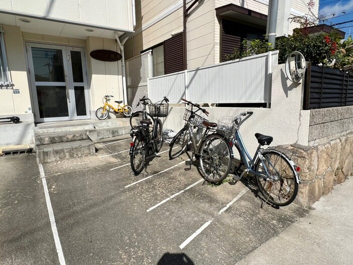 物件外観写真3　(駐輪場)