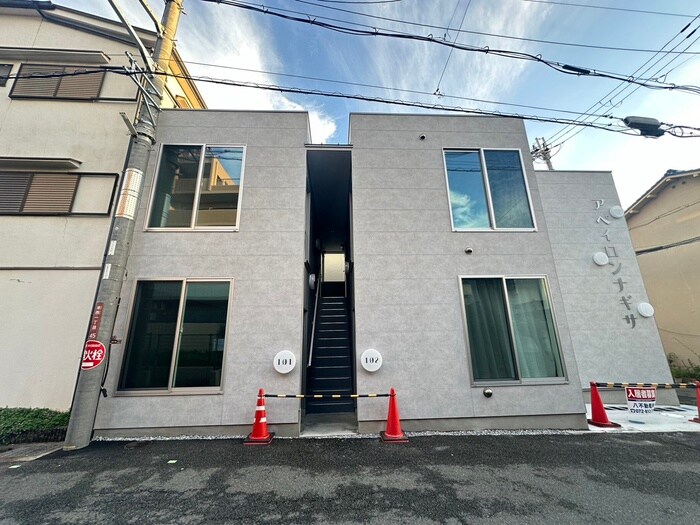 物件外観写真6　(エントランス部分)