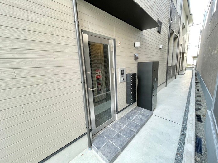 物件外観写真5　(エントランス部分)