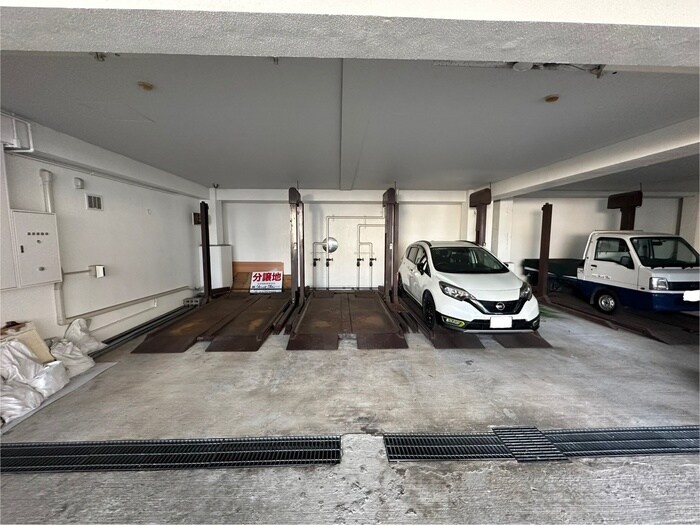 物件外観写真4　(駐車場)