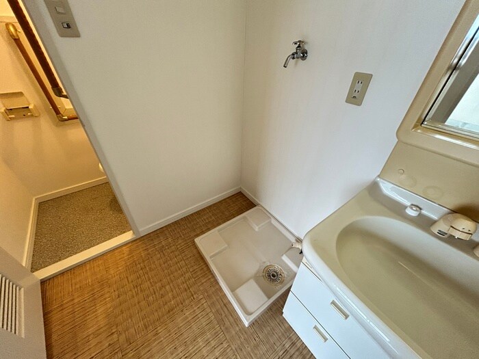 物件内観写真15　(洗濯機置場)