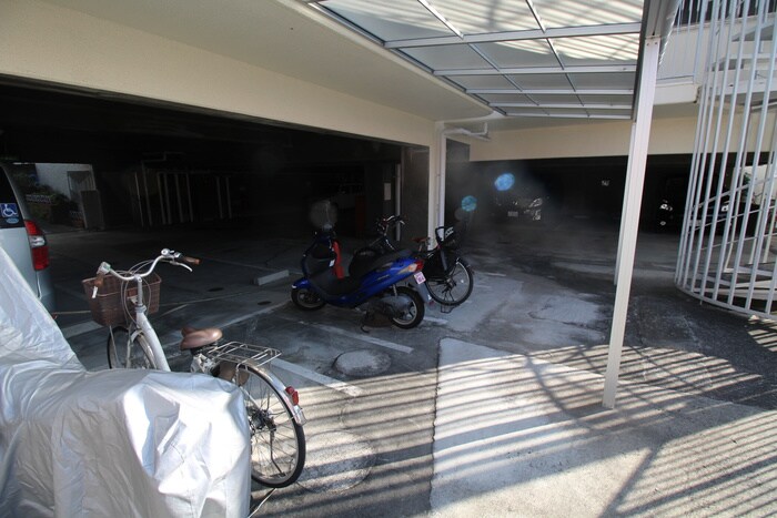 物件外観写真6　(駐輪場)