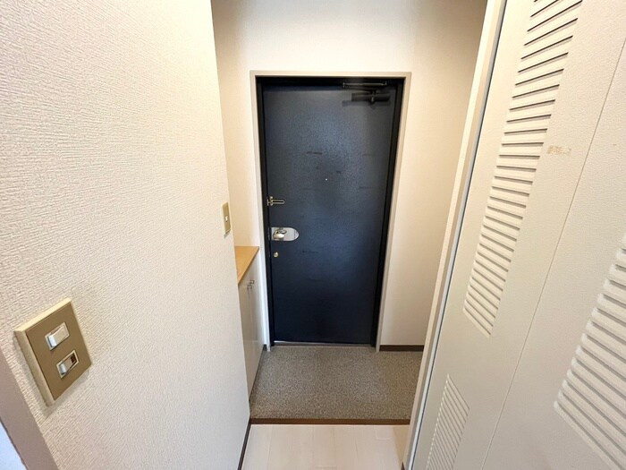 物件内観写真18　(玄関)