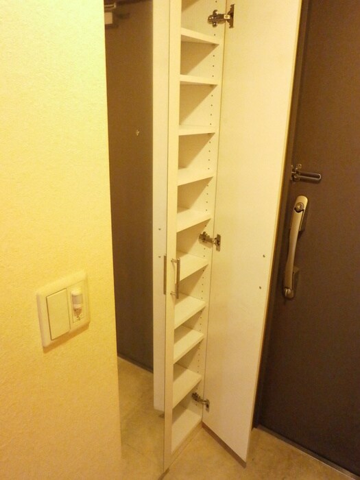 物件内観写真8　(玄関)