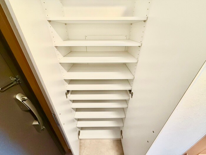 物件内観写真8　(靴箱)