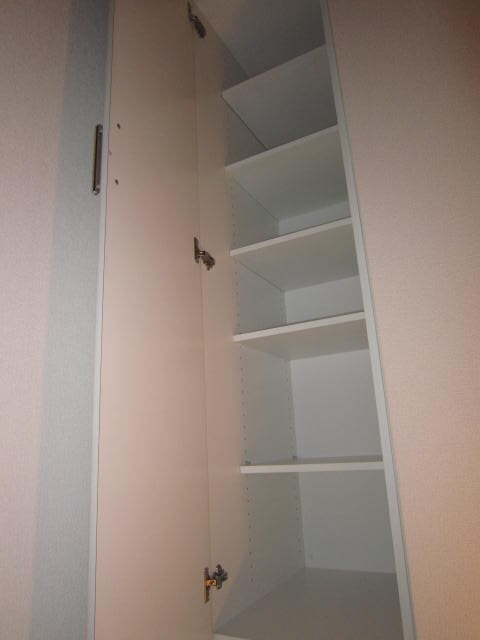 物件内観写真12　(収納)