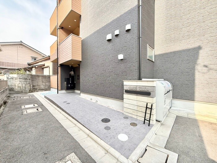 物件外観写真2　(エントランス部分)