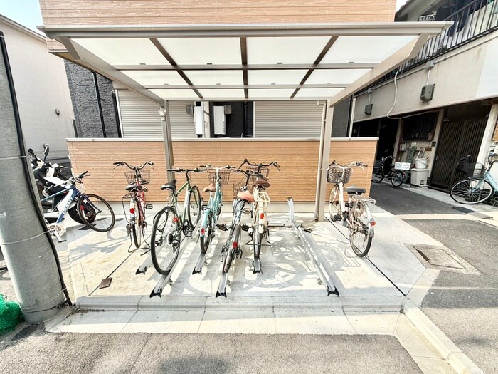 物件外観写真4　(駐輪場)