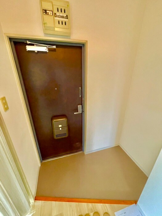 物件内観写真10　(玄関)