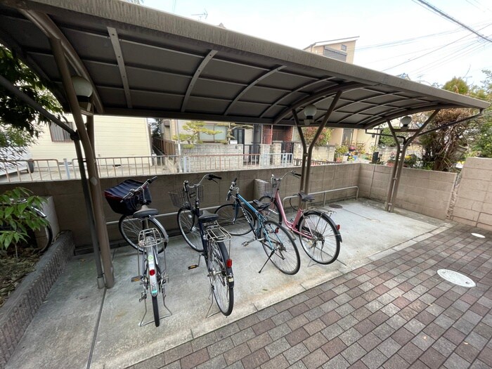 物件外観写真2　(駐輪場)