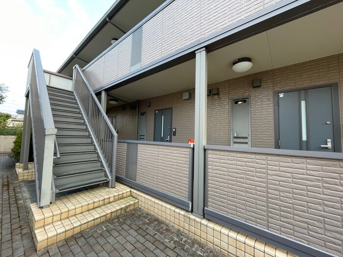 物件外観写真3　(エントランス部分)