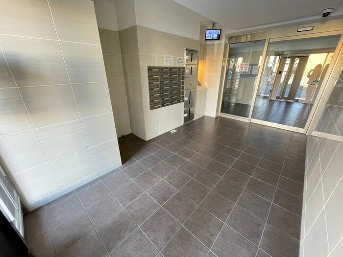 物件外観写真4　(エントランス部分)