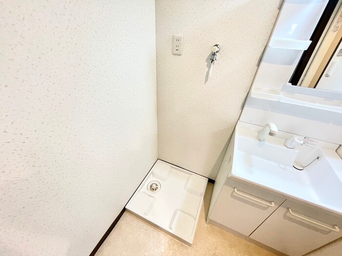 物件内観写真16　(洗濯機置場)