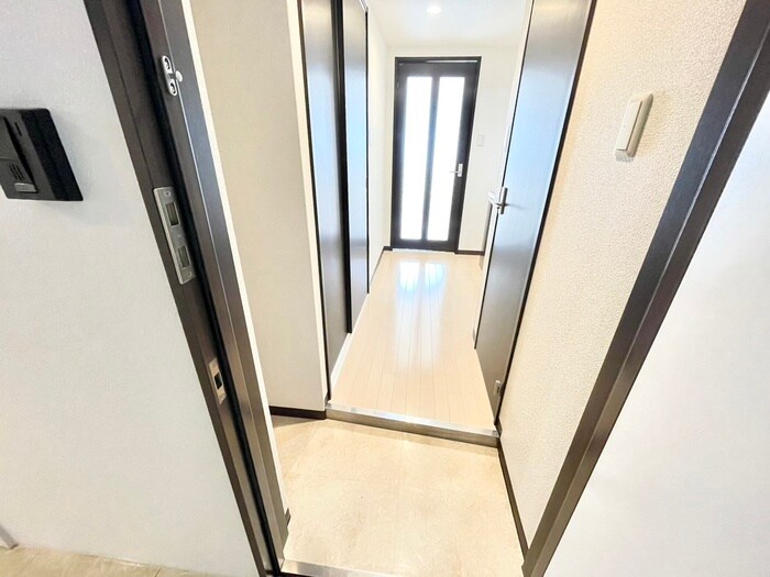 物件内観写真18　(玄関)