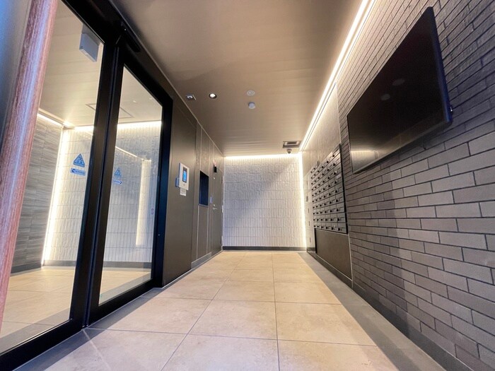 物件外観写真4　(エントランス部分)