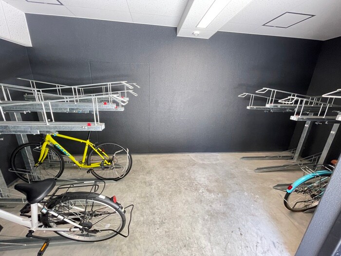 物件外観写真6　(駐輪場)