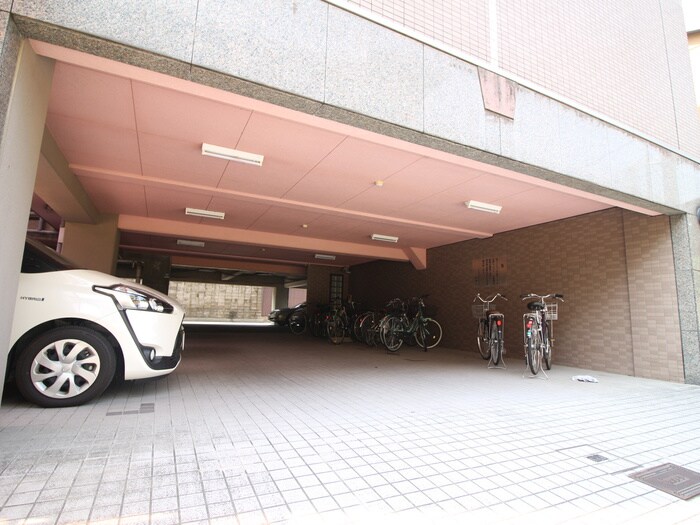 物件外観写真3　(駐車場)