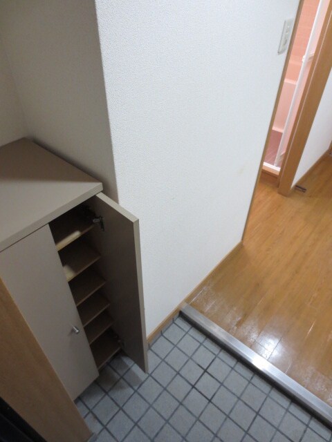 物件内観写真12　(玄関)