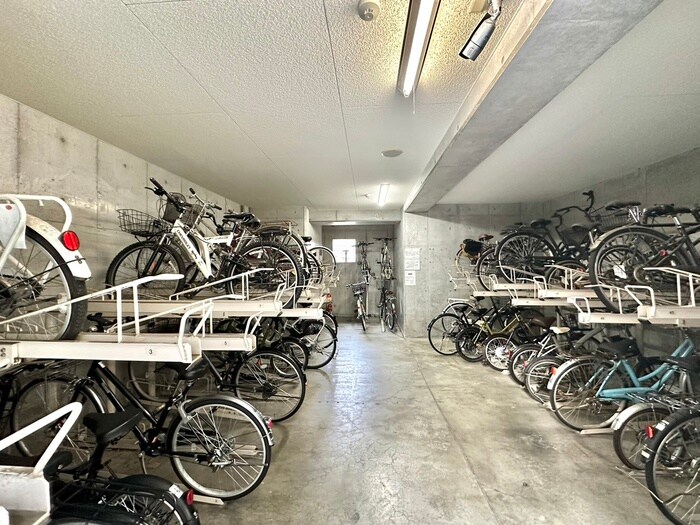 物件外観写真5　(駐輪場)