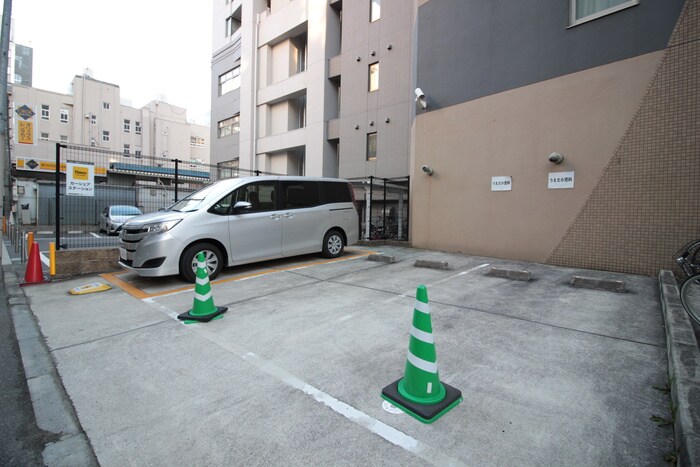 物件外観写真6　(駐車場)