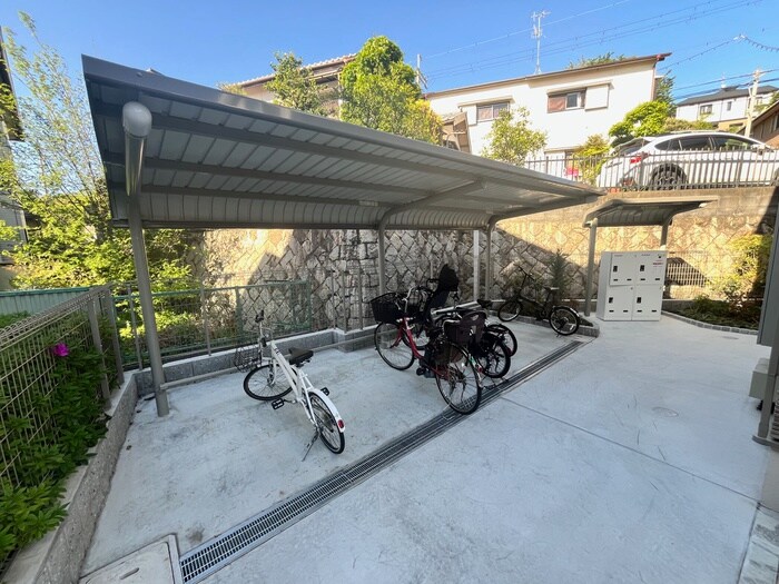 物件外観写真5　(駐輪場)