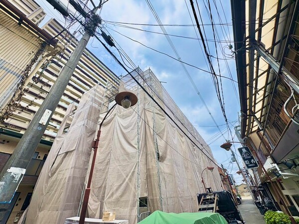 建築中