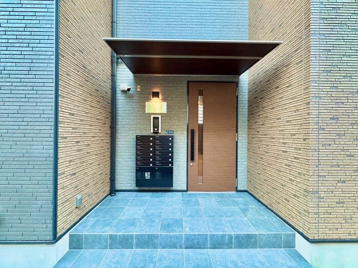 物件外観写真3　(エントランス部分)