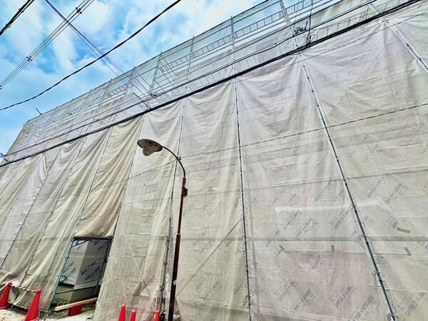 建築中