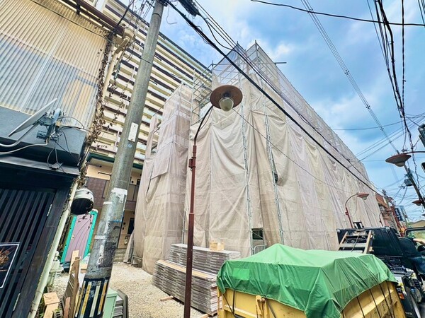 建築中