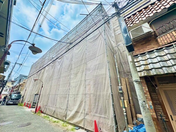 建築中