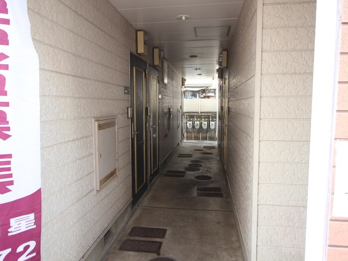 物件外観写真3　(エントランス部分)