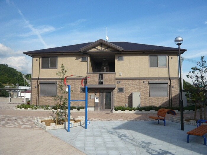 物件外観写真4　(駐車場)