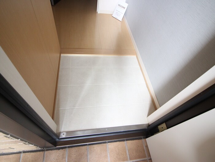 物件内観写真15　(玄関)