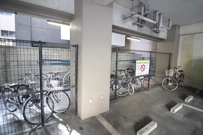物件外観写真5　(駐輪場)