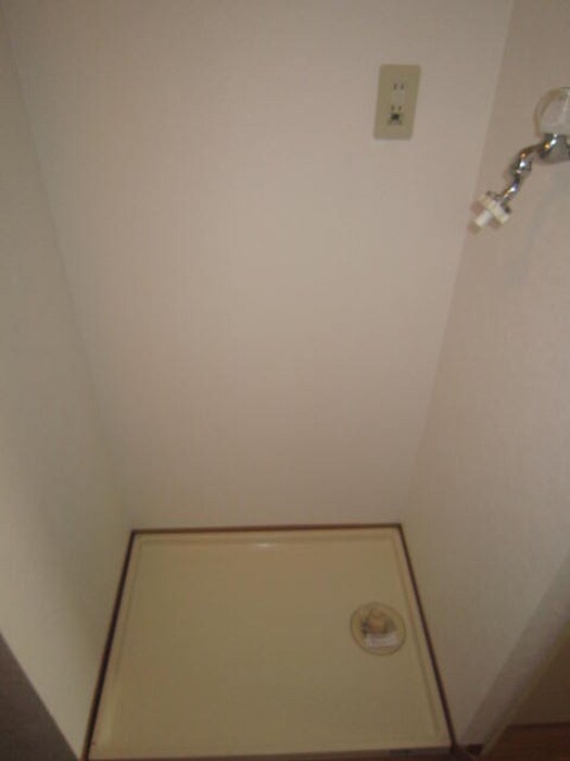 物件内観写真14　(洗濯機置場)