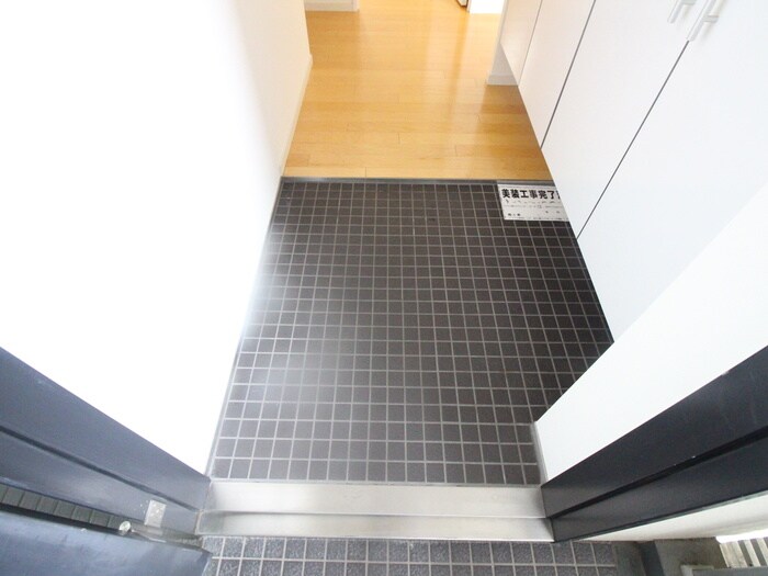 物件内観写真6　(玄関)