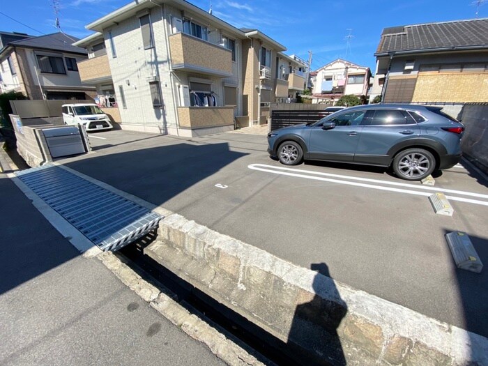 物件外観写真3　(駐車場)