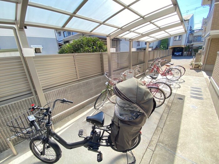 物件外観写真5　(駐輪場)