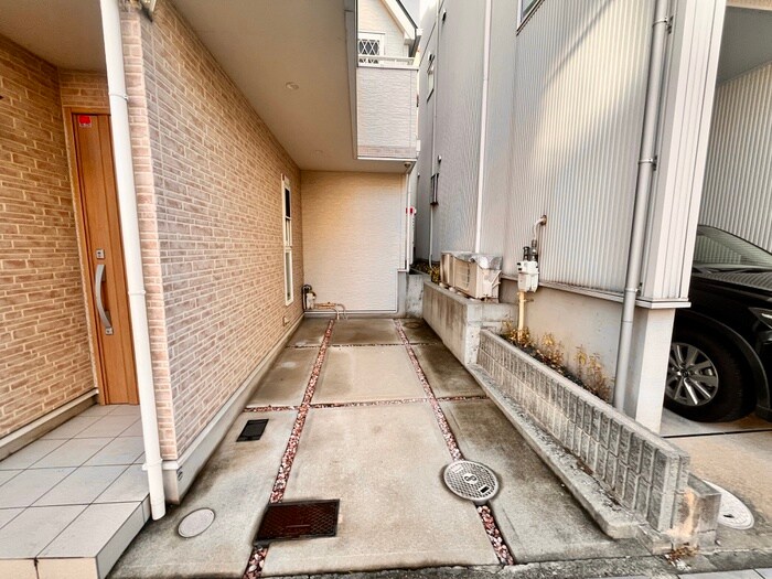 物件外観写真4　(駐車場)